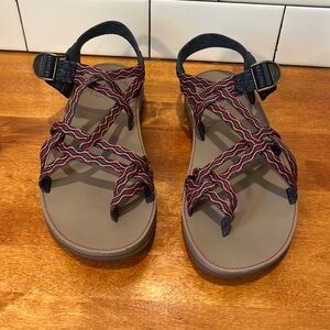 Chaco Diana Sandal Size 8 in Pure Eclipse Blue and Red Jacquard Design